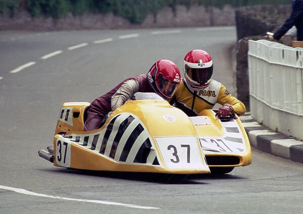 Goronwy Davies & Elfred Davies (Yamaha) 1988 Sidecar TT