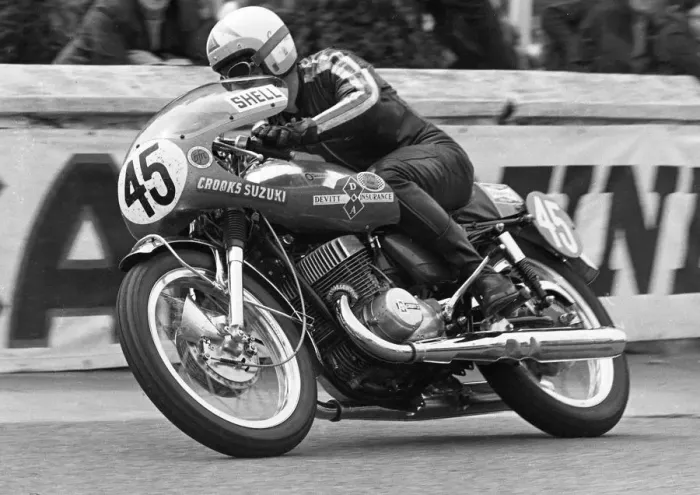 Framed Print : Graham Bailey (Crooks Suzuki) 1971 Production TT Framed Print : Graham Bailey (Crooks Suzuki) 1971 Production TT