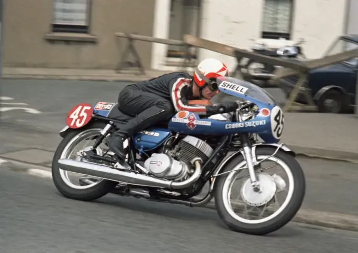 Framed Print : Graham Bailey (Crooks Suzuki) 1971 Production TT Framed Print : Graham Bailey (Crooks Suzuki) 1971 Production TT
