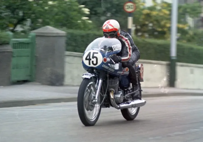 Framed Print : Graham Bailey (Crooks Suzuki) 1971 Production TT Framed Print : Graham Bailey (Crooks Suzuki) 1971 Production TT