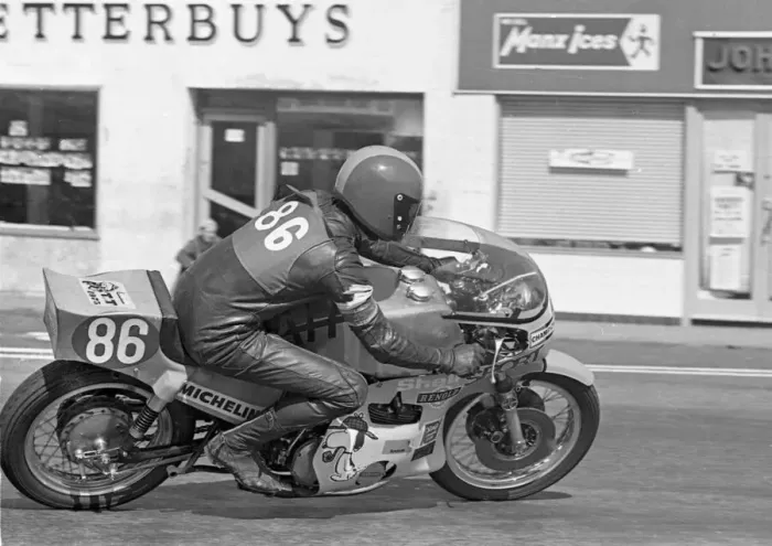 Framed Print : Graham Bentman (Kawasaki) 1975 Production TT Framed Print : Graham Bentman (Kawasaki) 1975 Production TT