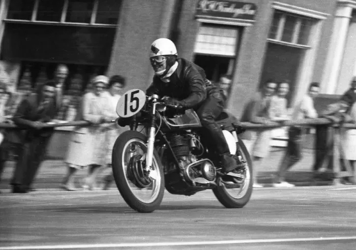 Framed Print : Graham Dickson (AJS) 1962 Junior Manx Grand Prix Framed Print : Graham Dickson (AJS) 1962 Junior Manx Grand Prix