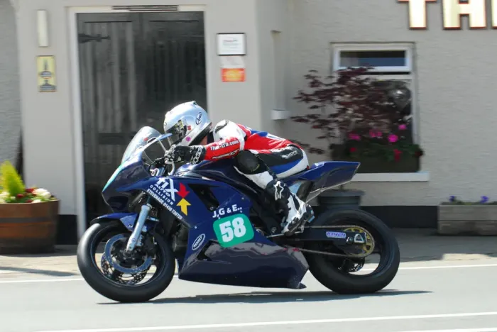 Framed Print : Graham English (Suzuki) 2013 Lightweight TT