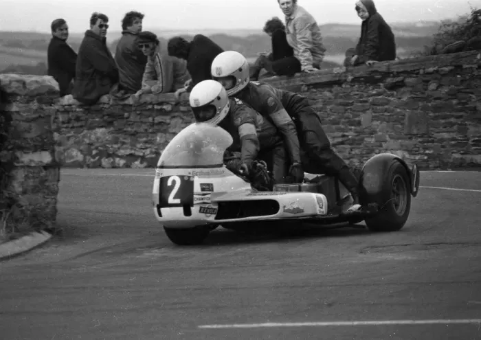 Framed Print : Graham Hilditch & Kevin Littlemore (Yamaha) 1976 Southern 100 Framed Print : Graham Hilditch & Kevin Littlemore (Yamaha) 1976 Southern 100