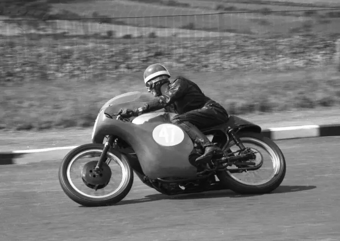 Framed Print : Graham Hunter (BSA) 1963 Junior Manx Grand Prix
