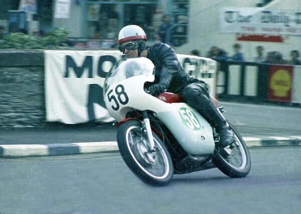 Graham Morton (Ducati) 1968 Lightweight Manx Grand Prix