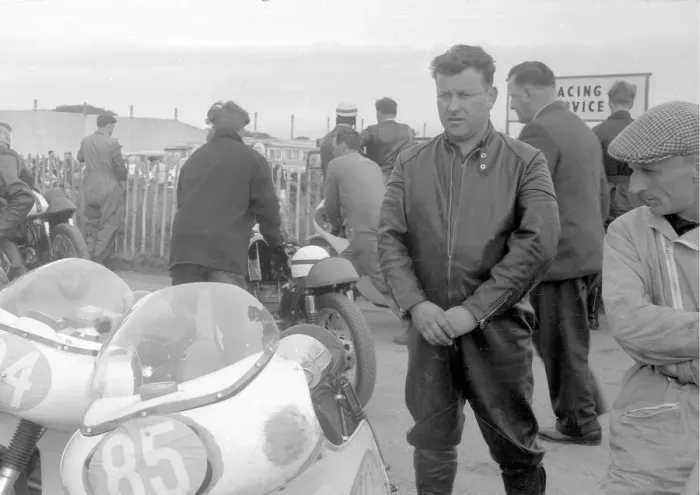 Framed Print : Graham Smith (Norton) 1961 Junior TT Framed Print : Graham Smith (Norton) 1961 Junior TT