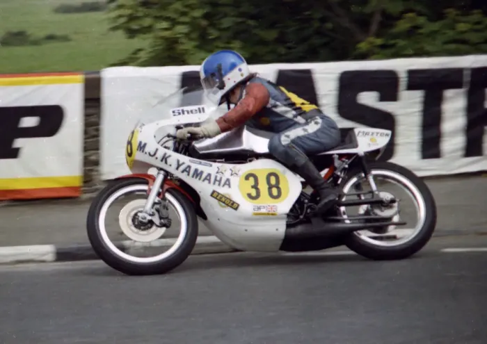 Framed Print : Graham Waring (Yamaha) 1976 Senior TT Framed Print : Graham Waring (Yamaha) 1976 Senior TT