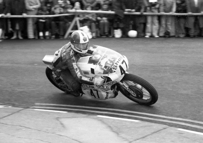 Framed Print : Graham Waring (Yamaha) 1977 Senior TT