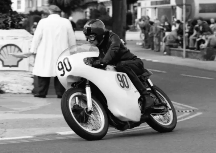 Framed Print : Grant Sellars (Norton) 1977 Senior Manx Grand Prix Framed Print : Grant Sellars (Norton) 1977 Senior Manx Grand Prix