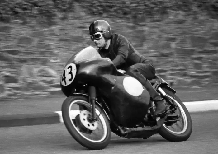 Framed Print : Grant Sellars (Velocette) 1971 Senior Manx Grand Prix Framed Print : Grant Sellars (Velocette) 1971 Senior Manx Grand Prix