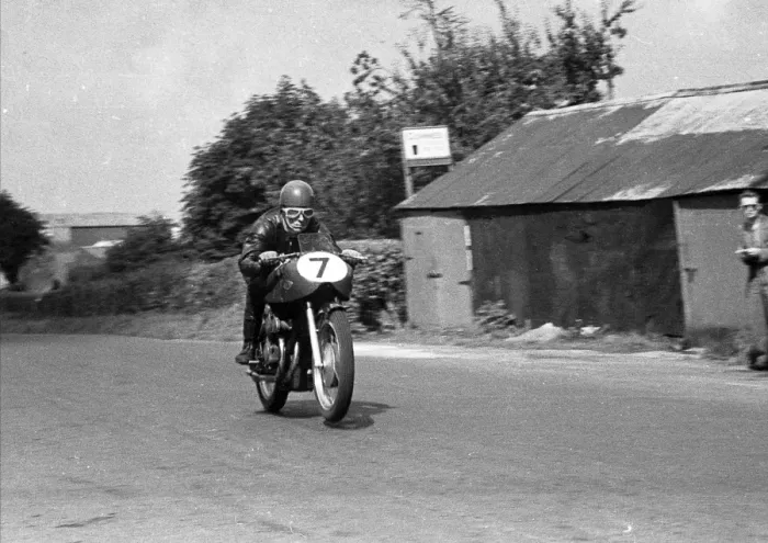 Framed Print : Guiseppe Colnago (Gilera) 1952 Senior Ulster Grand Prix