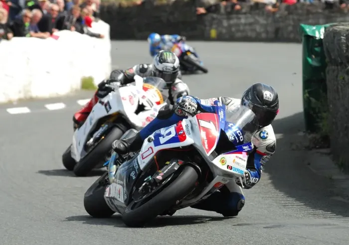 Framed Print : Guy Martin (BMW) 2015 Southern 100 Framed Print : Guy Martin (BMW) 2015 Southern 100