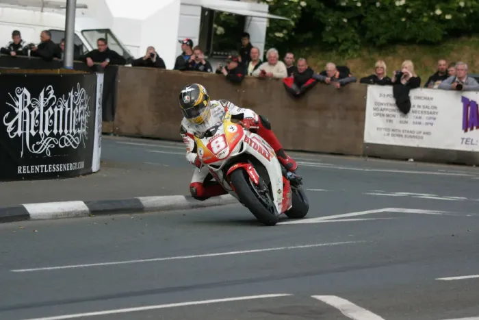 Framed Print : Guy Martin (Honda) 2009 Superstock TT