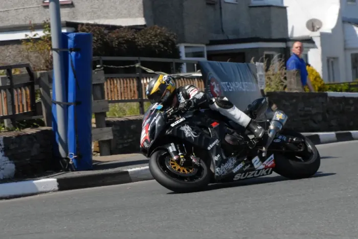 Framed Print : Guy Martin (Suzuki) 2011 Southern 100 Framed Print : Guy Martin (Suzuki) 2011 Southern 100