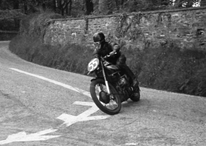 Framed Print : Guy Newman (Norton) 1947 Senior TT Framed Print : Guy Newman (Norton) 1947 Senior TT