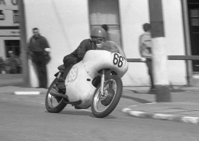 Framed Print : Gwyn Evans (AJS) 1963 Junior Manx Grand Prix Framed Print : Gwyn Evans (AJS) 1963 Junior Manx Grand Prix
