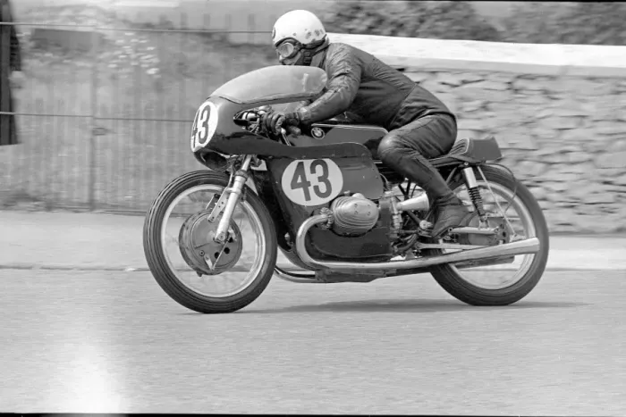 Framed Print : Hans Otto Butenuth (BMW) 1971 Senior TT Framed Print : Hans Otto Butenuth (BMW) 1971 Senior TT