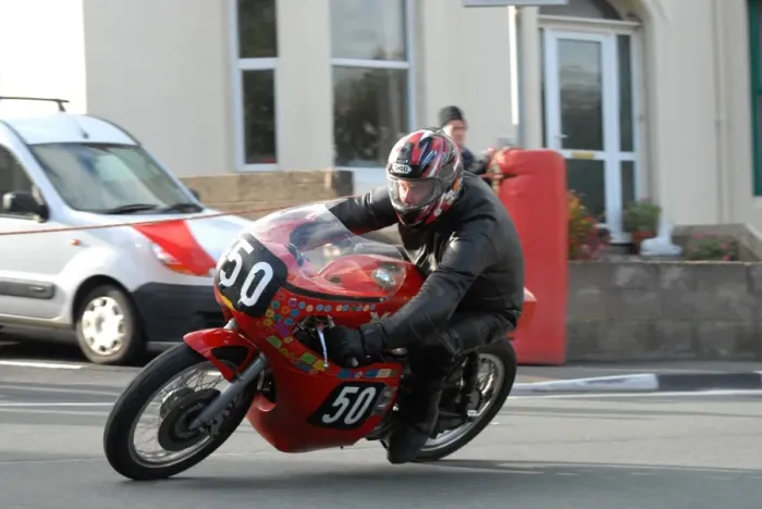 Framed Print : Harold Bromiley (Matchless) 2008 Senior Classic Manx Grand Prix