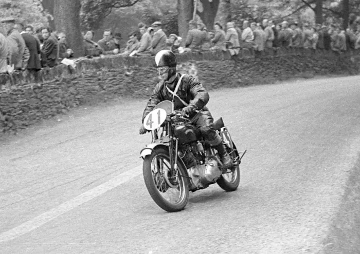 Framed Print : Harry Beck (Vincent) 1950 Senior Clubman TT Framed Print : Harry Beck (Vincent) 1950 Senior Clubman TT