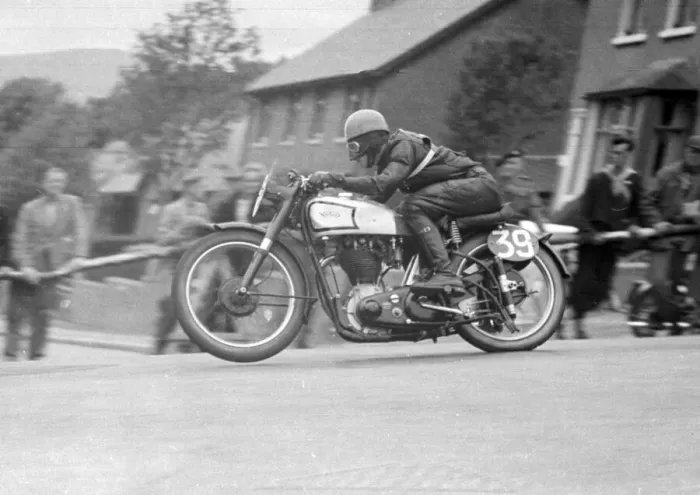 Framed Print : Harry Brown (Norton) 1952 Senior Clubman TT Framed Print : Harry Brown (Norton) 1952 Senior Clubman TT