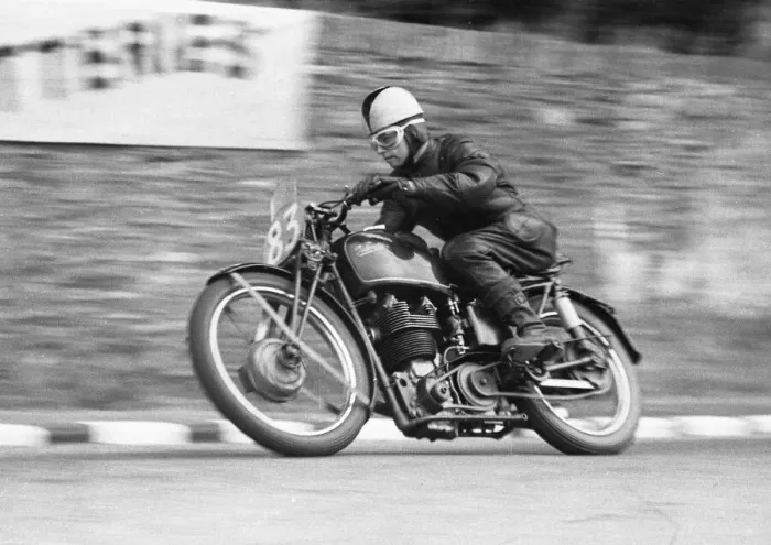 Framed Print : Harry Grant (Velocette) 1952 Junior TT Framed Print : Harry Grant (Velocette) 1952 Junior TT