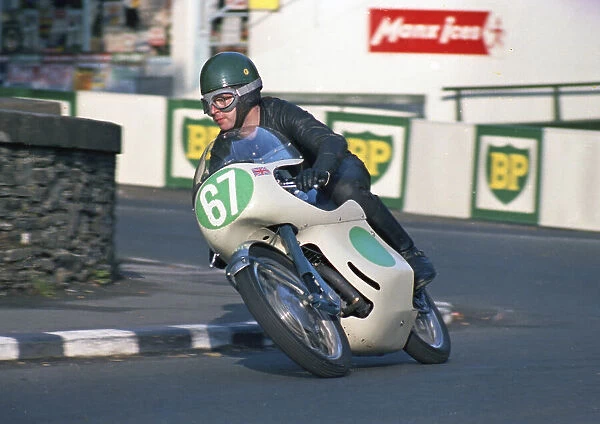 Harry Heward (Greeves) 1967 Lightweight Manx Grand Prix