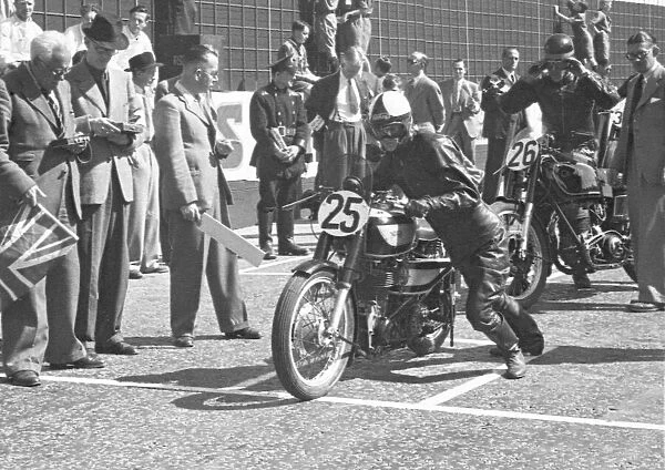Harry Hinton snr (Norton) 1950 Junior TT