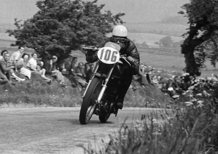 Framed Print : Harry Lindsay (Norton) 1951 Junior TT Framed Print : Harry Lindsay (Norton) 1951 Junior TT