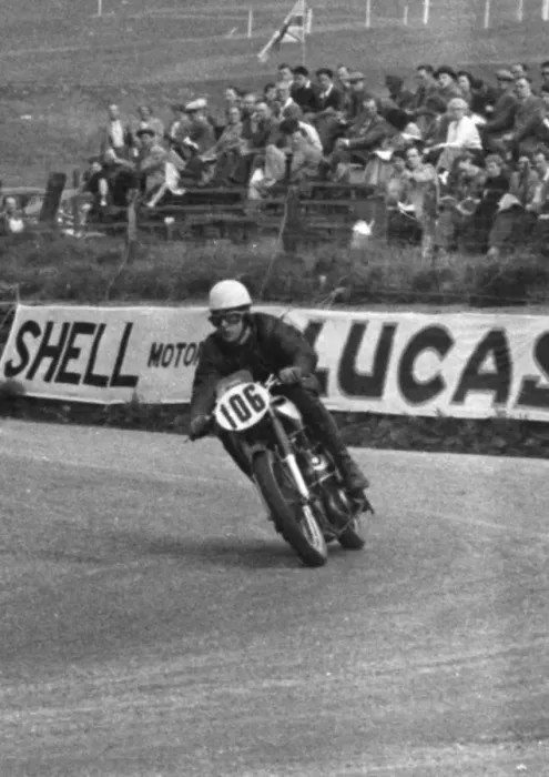 Framed Print : Harry Lindsay (Norton) 1951 Junior TT Framed Print : Harry Lindsay (Norton) 1951 Junior TT