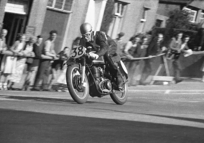 Framed Print : Harry Voice (AJS) 1957 Senior Manx Grand Prix Framed Print : Harry Voice (AJS) 1957 Senior Manx Grand Prix