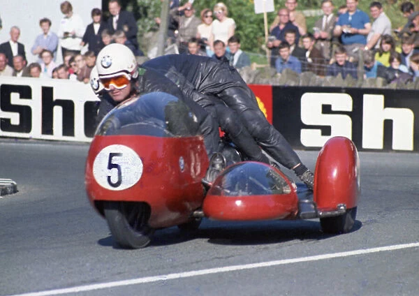 Heinz Luthringhauser & Geoff Hughes (BMW) 1967 Sidecar TT