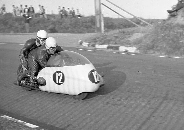 Heinz Luthringhauser & Herman Hahn (BMW) 1966 Sidecar TT