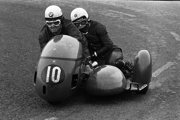 Heinz Luthringhauser & Jurgen Cusnik (BMW) 1971 750 Sidecar TT