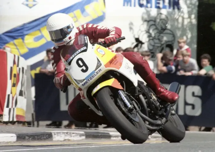 Framed Print : Helmut Dahne at Quarter Bridge: 1985 Formula One TT Framed Print : Helmut Dahne at Quarter Bridge: 1985 Formula One TT