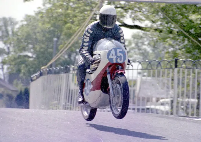Framed Print : Helmut Dahne (Yamaha) 1972 Junior TT Framed Print : Helmut Dahne (Yamaha) 1972 Junior TT