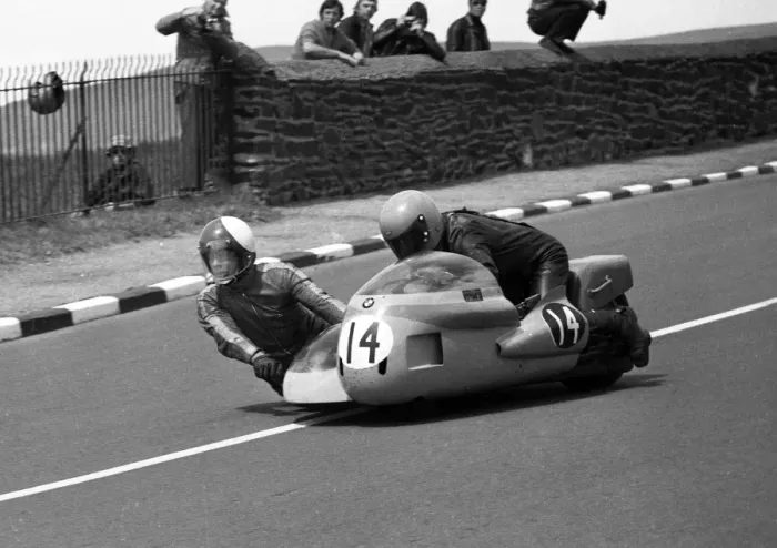 Framed Print : Helmut Schilling & Francis Knights (BMW) 1975 500cc Sidecar TT Framed Print : Helmut Schilling & Francis Knights (BMW) 1975 500cc Sidecar TT
