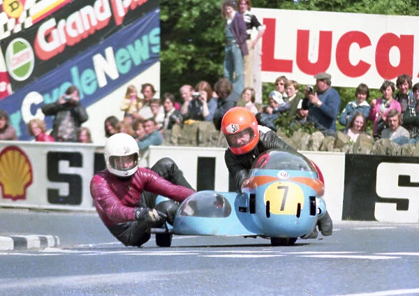 Helmut Schilling & Rainer Gundel (Aro) 1000 Sidecar TT