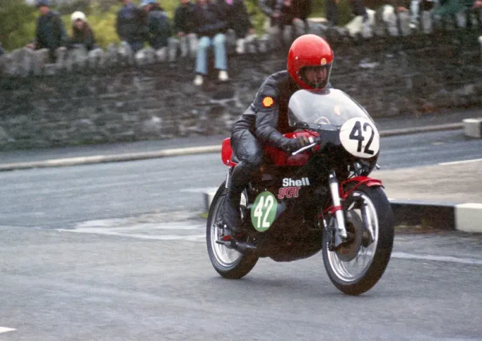 Framed Print : Bill Henderson (Yamaha) 1974 Lightweight TT Framed Print : Bill Henderson (Yamaha) 1974 Lightweight TT