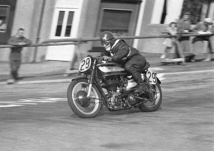 Framed Print : Herbie Mills (Norton) 1951 Senior Manx Grand Prix Framed Print : Herbie Mills (Norton) 1951 Senior Manx Grand Prix