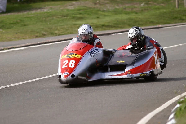 Howard Baker & Nigel Barlow (Shelbourne Yamaha) 2004 Sidecar TT
