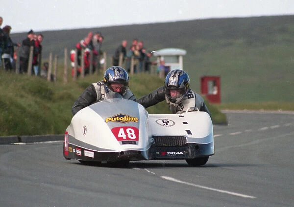 Howard Baker & Nigel Barlow (Shelbourne Yamaha) 1999 Sidecar TT