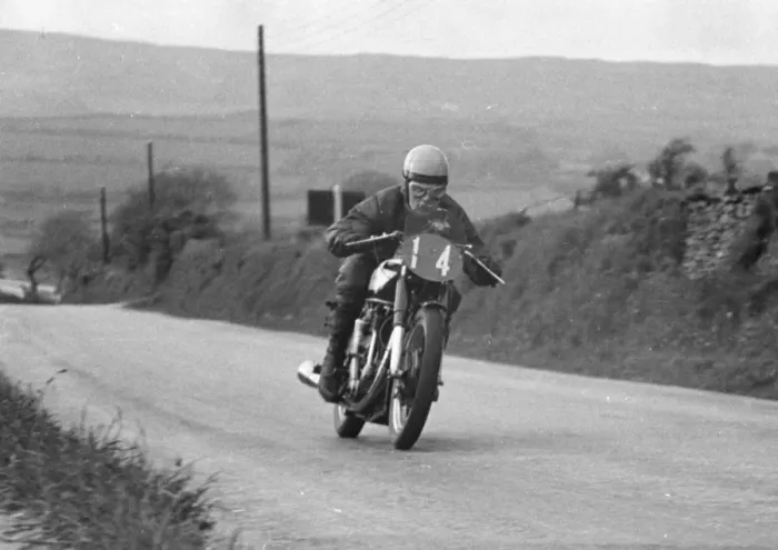 Framed Print : Howard Grindley (Norton) 1951 Senior TT Framed Print : Howard Grindley (Norton) 1951 Senior TT