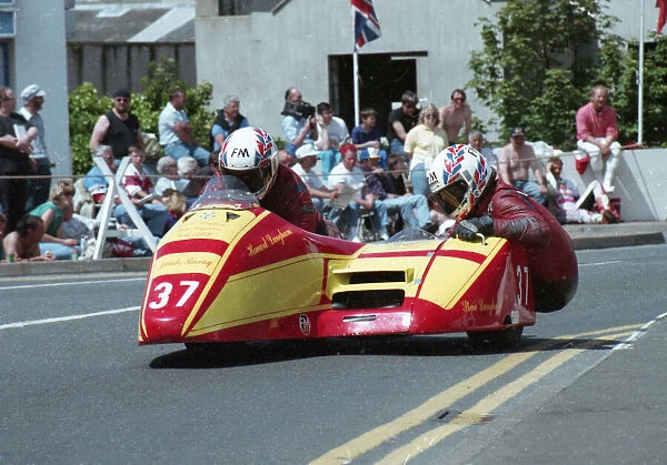 Howard Langham & Steve Langham (Jacobs Yamaha) 1993 Sidecar TT