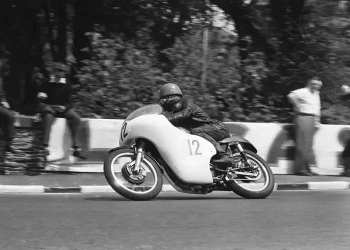 Framed Print : Hugh Anderson (Matchless) 1962 Senior TT