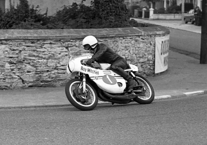Framed Print : Hugh Mitchell (Yamaha) 1973 Lightweight Manx Grand Prix Framed Print : Hugh Mitchell (Yamaha) 1973 Lightweight Manx Grand Prix