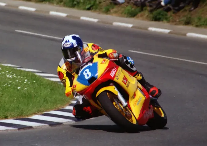 Framed Print : Iain Duffus (Suzuki) 2002 Junior 600 TT Framed Print : Iain Duffus (Suzuki) 2002 Junior 600 TT