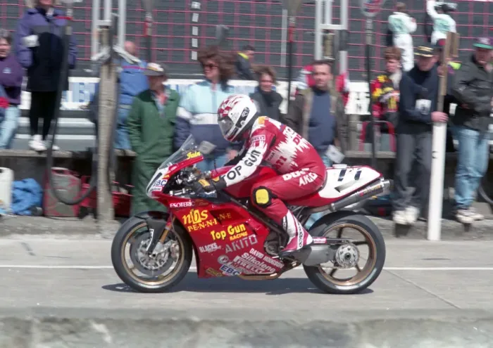 Framed Print : Iain Duffus (Top Gun Ducati) 1995 Senior TT Framed Print : Iain Duffus (Top Gun Ducati) 1995 Senior TT