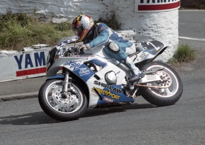 Framed Print : Iain Duffus (Yamaha) 1993 Supersport 400 TT Framed Print : Iain Duffus (Yamaha) 1993 Supersport 400 TT
