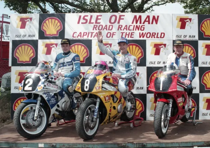 Framed Print : Iain Duffus (Yamaha) Jim Moodie (Yamaha) Sreve Linsdell (Yamaha) 1993 Supersport 400 TT Framed Print : Iain Duffus (Yamaha) Jim Moodie (Yamaha) Sreve Linsdell (Yamaha) 1993 Supersport 400 TT